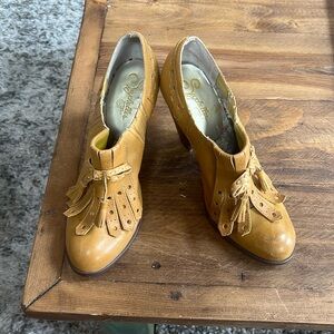 Seychelles booties. 8 1/2. I wear a size 9 and these fit perfectly!